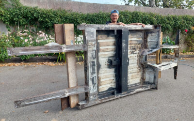 Ponçage et traitement du châssis : la restauration maison continue !