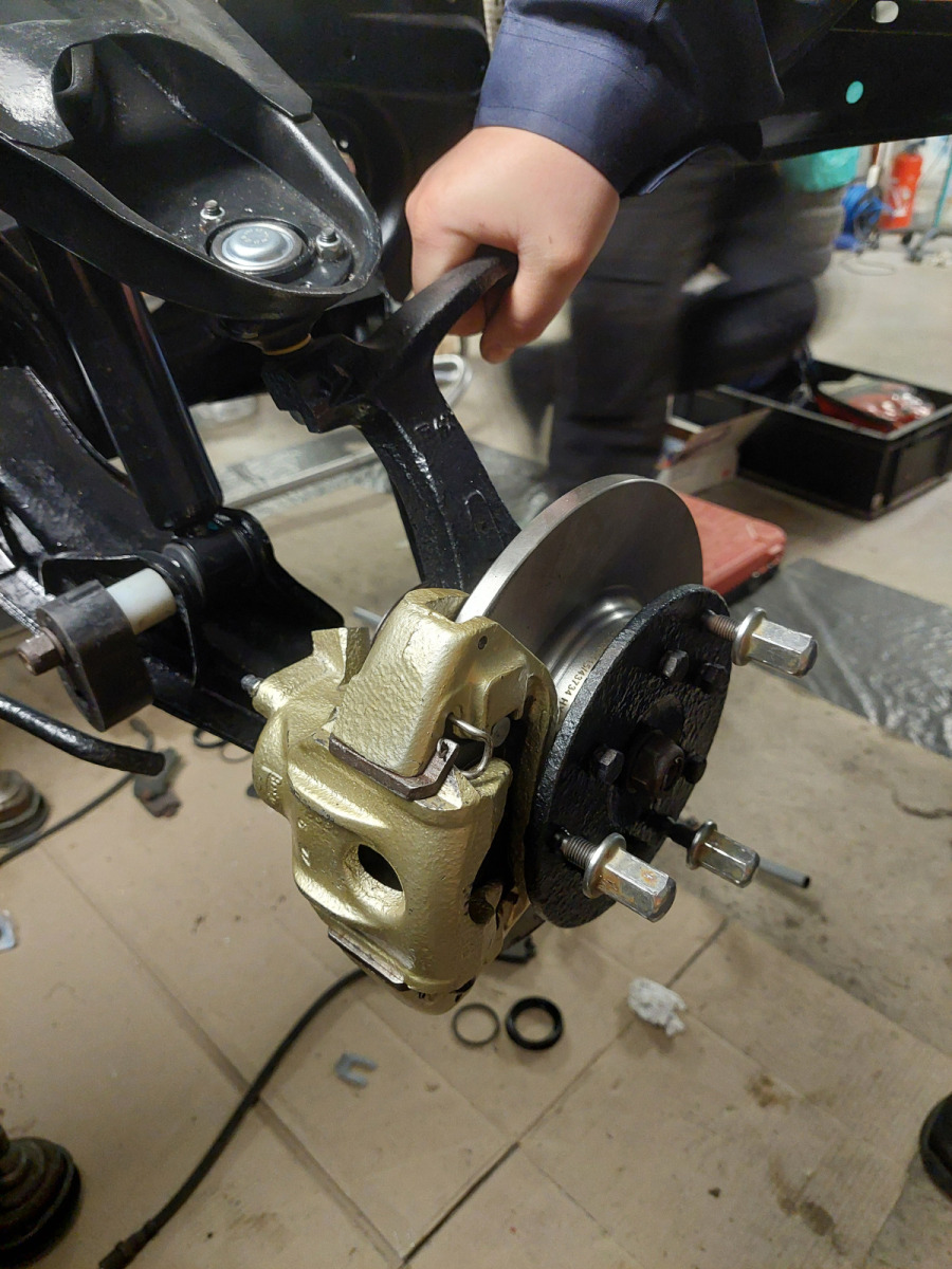 Restauration des étriers Avant
